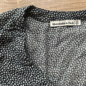 Like new Abercrombie body suit top, navy - super flattering